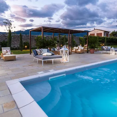 Villa Hugo, Understated Luxury 5 Bedrooms Lucca