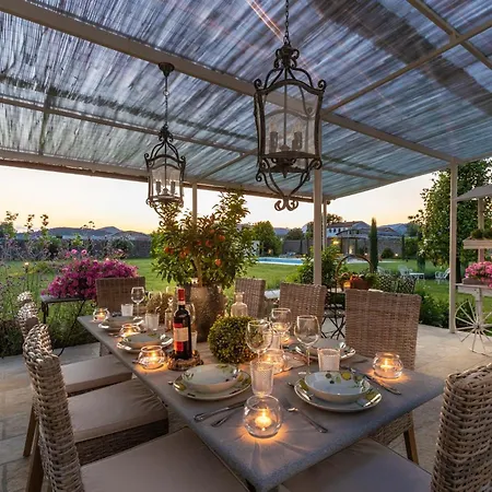 Hugo, Understated Luxury 5 Bedrooms *