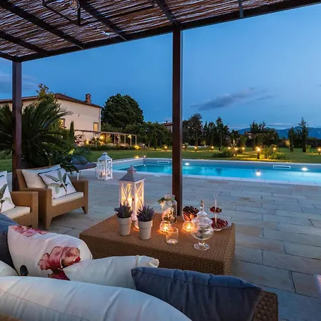 Hugo, Understated Luxury 5 Bedrooms Lucca