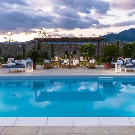 Hugo, Understated Luxury 5 Bedrooms Lucca
