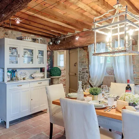 Hugo, Understated Luxury 5 Bedrooms *