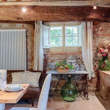 Hugo, Understated Luxury 5 Bedrooms * Lucca