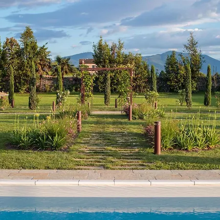 Villa Hugo, Understated Luxury 5 Bedrooms Lucca