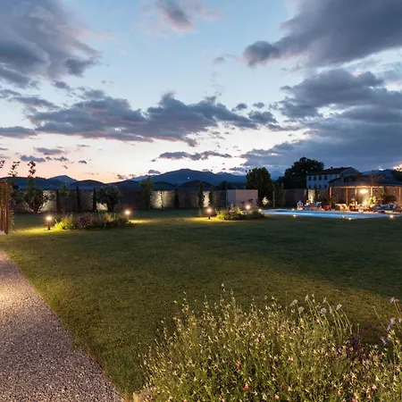 Hugo, Understated Luxury 5 Bedrooms *