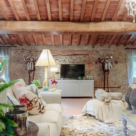 Hugo, Understated Luxury 5 Bedrooms Lucca