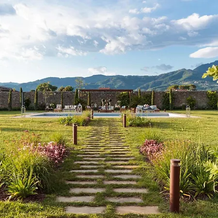 Hugo, Understated Luxury 5 Bedrooms Villa Lucca