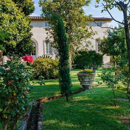 Hugo, Understated Luxury 5 Bedrooms Villa Lucca