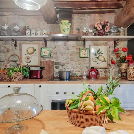 Hugo, Understated Luxury 5 Bedrooms * Lucca