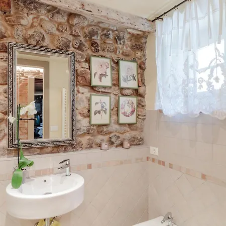 Hugo, Understated Luxury 5 Bedrooms *