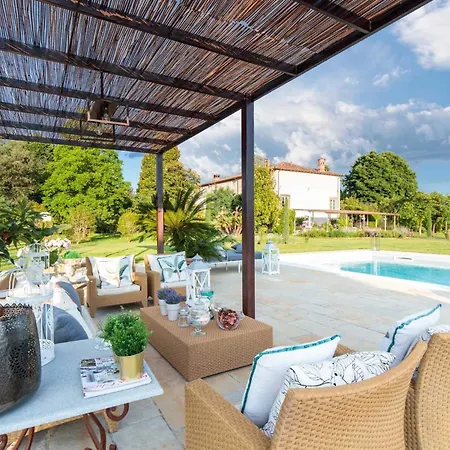 Hugo, Understated Luxury 5 Bedrooms *