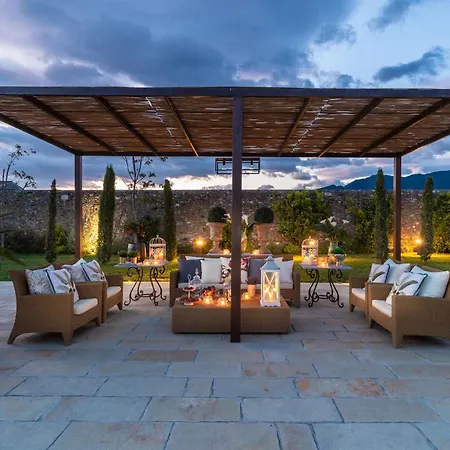 Hugo, Understated Luxury 5 Bedrooms * Lucca