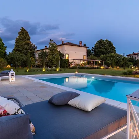 Villa Hugo, Understated Luxury 5 Bedrooms Lucca