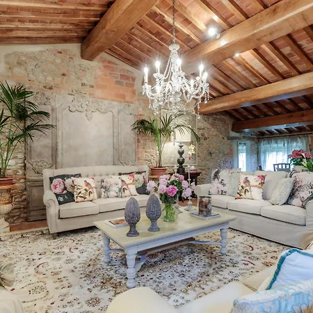 Hugo, Understated Luxury 5 Bedrooms Lucca