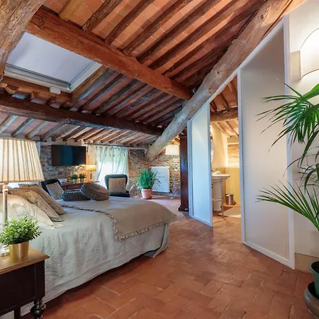 Hugo, Understated Luxury 5 Bedrooms Villa Lucca