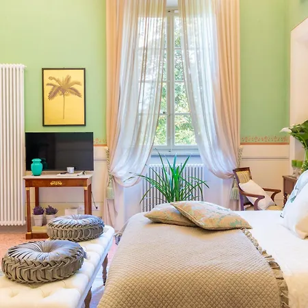 Hugo, Understated Luxury 5 Bedrooms * Lucca