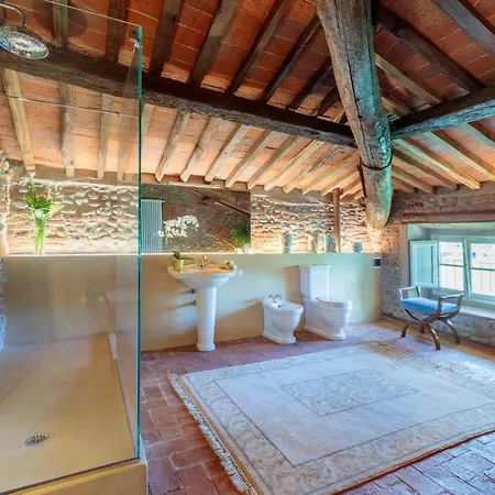 Hugo, Understated Luxury 5 Bedrooms Lucca
