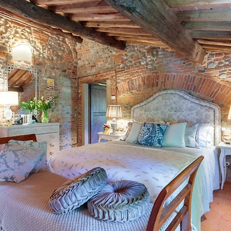 Hugo, Understated Luxury 5 Bedrooms * Lucca