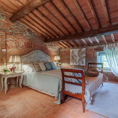 Hugo, Understated Luxury 5 Bedrooms * Lucca