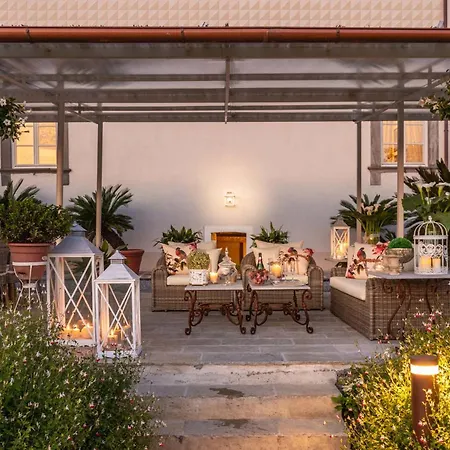 Hugo, Understated Luxury 5 Bedrooms * Lucca